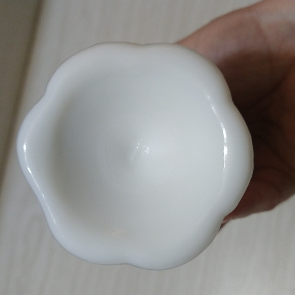 Vintage Fenton Hobnail Milk Glass Swung Bud Vase - Picture 5 of 5